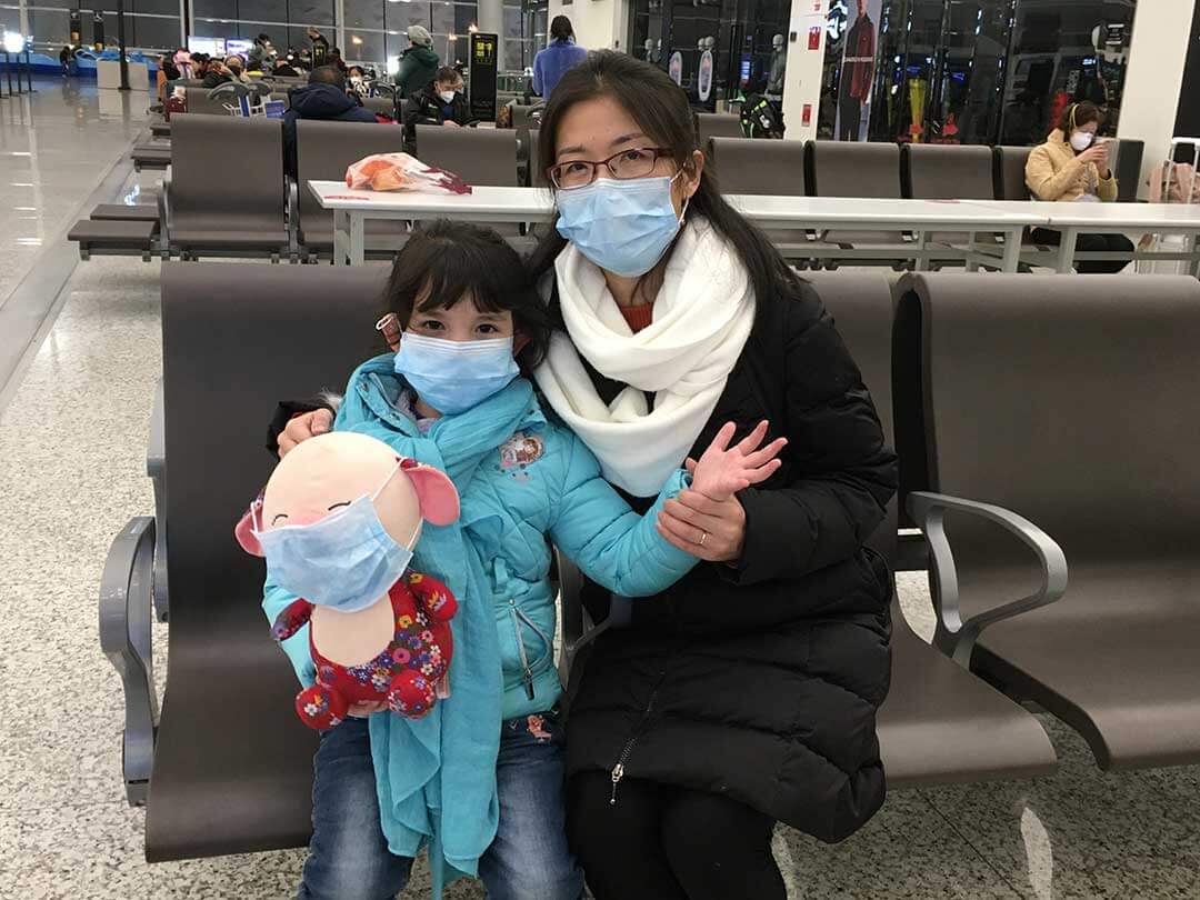 Xiaoli Gong with her daughter