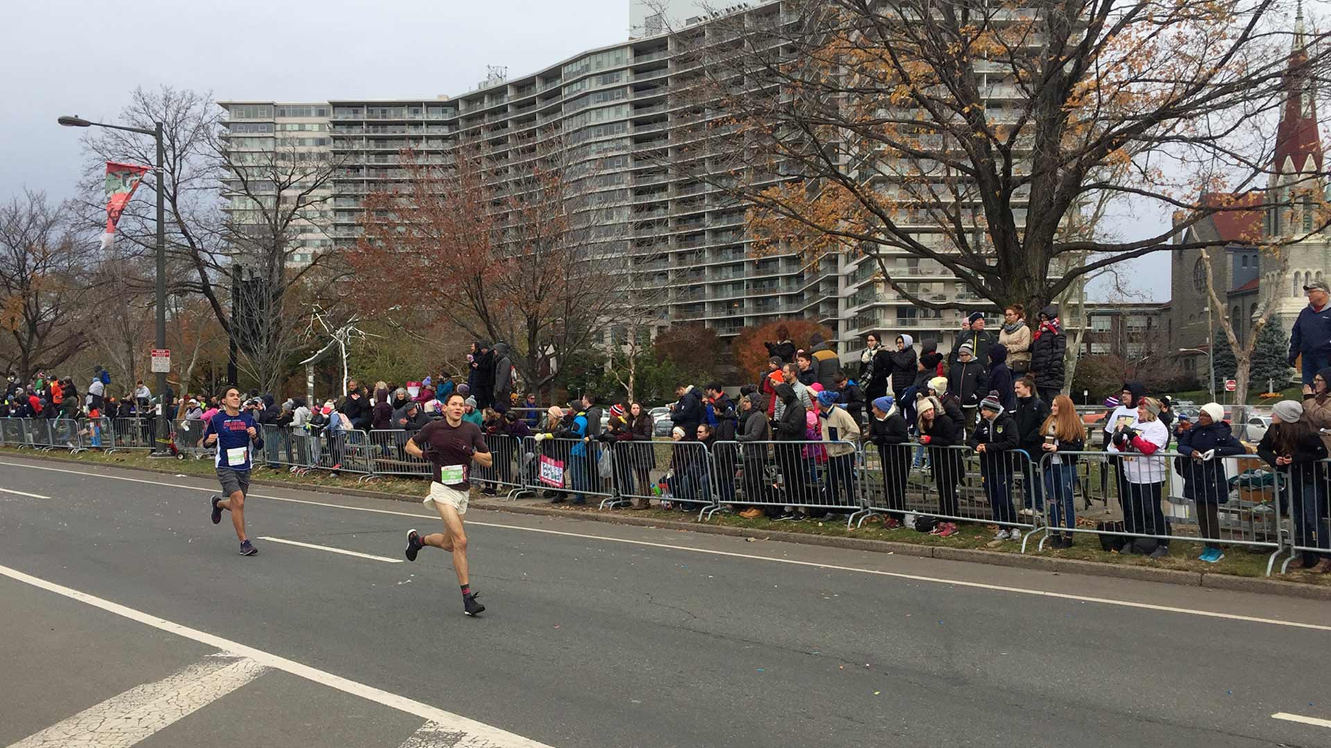 Jason Hershman runs the 2018 Philadelphia Marathon