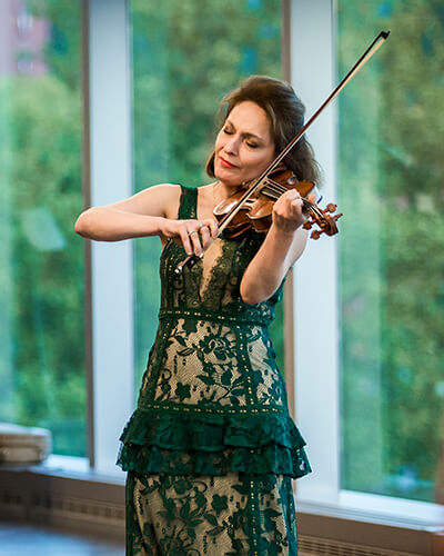 Irina Muresanu playing violin